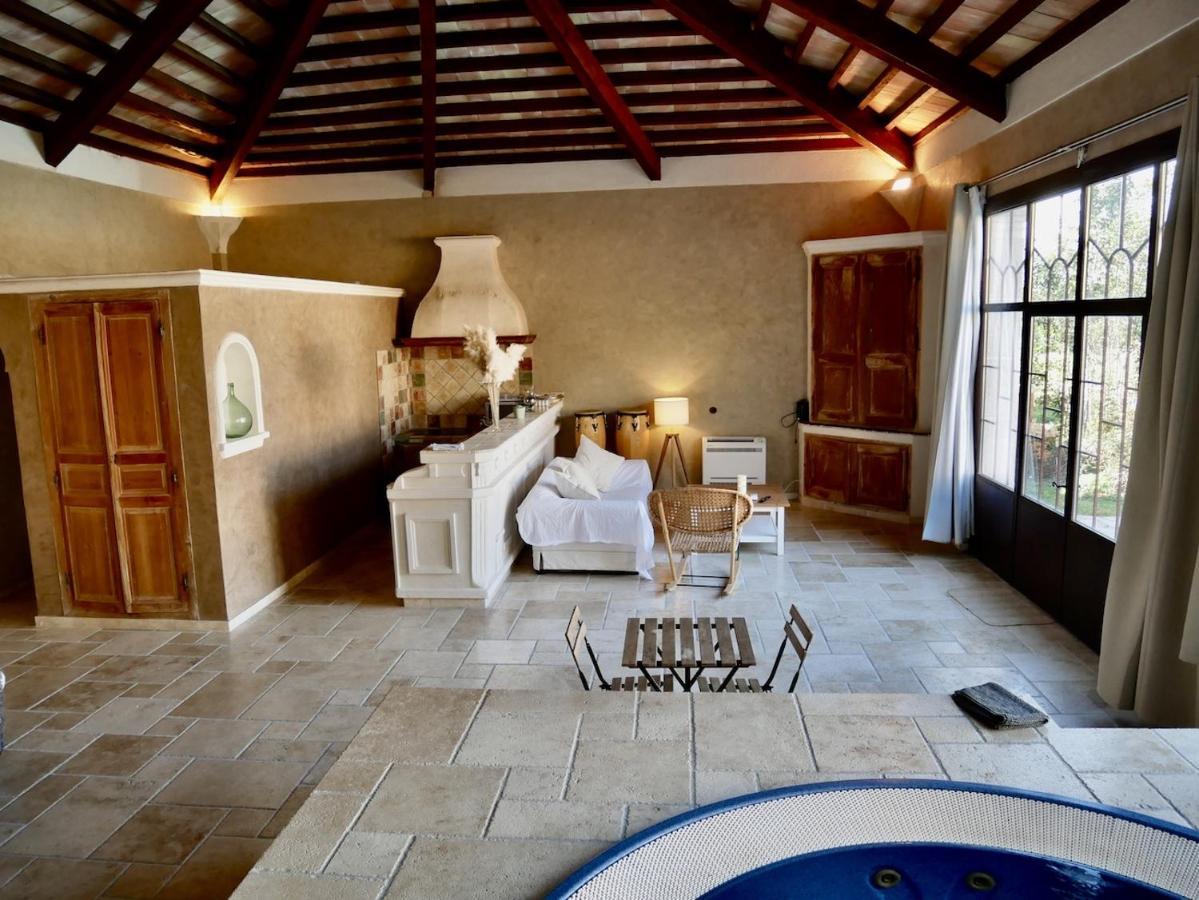 Le Pool House - Private Jacuzzi - Mas Des Sous Bois Hotel Ventabren Exterior photo